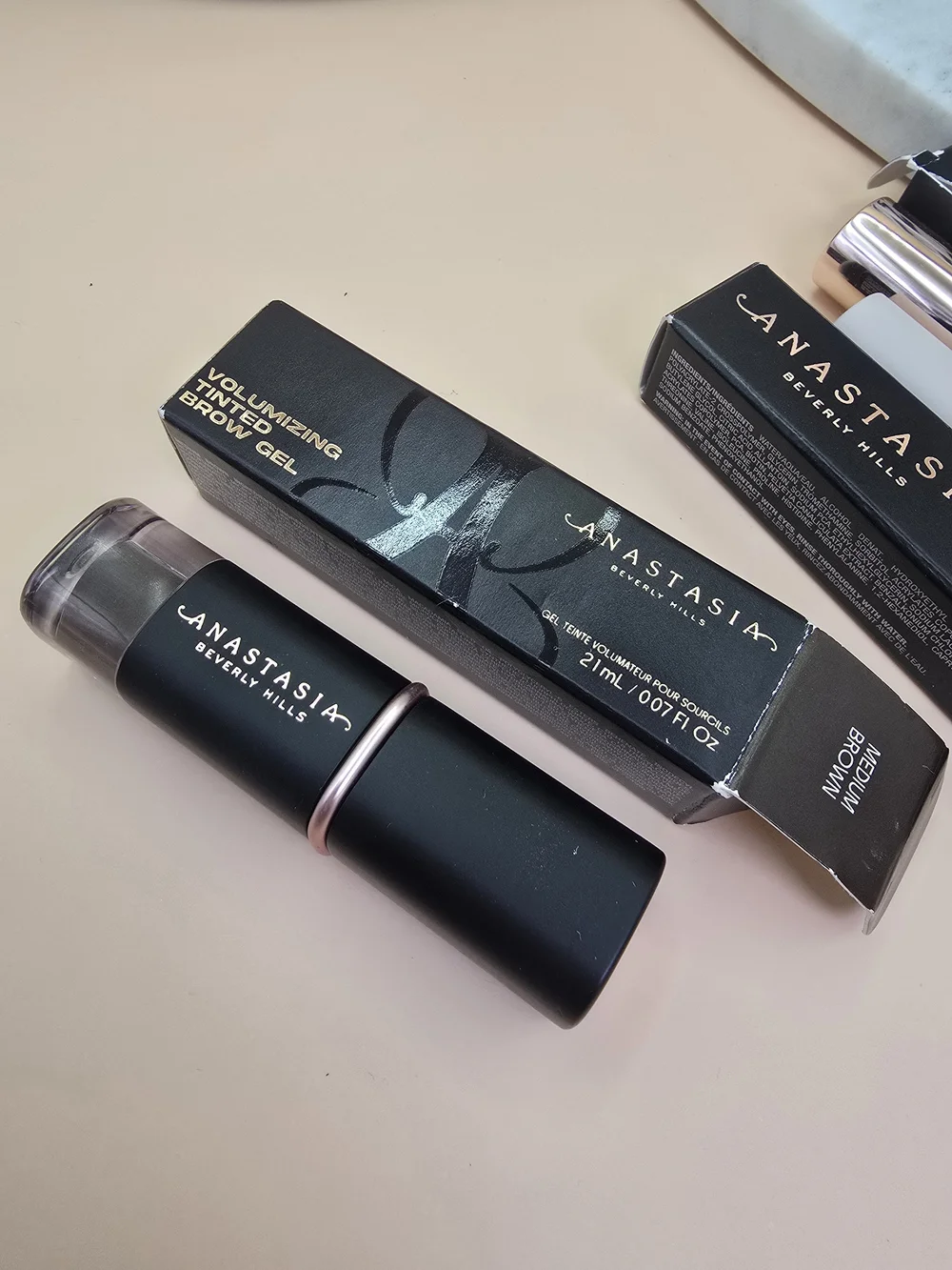 Anastasia Beverly Hills Volumizing Tinted Brow Gel - Black